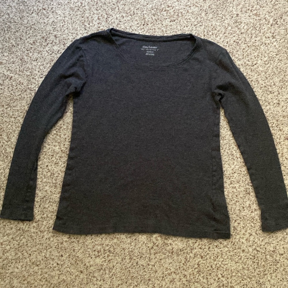 Daisy Fuentes gray long-sleeve t-shirt size XS